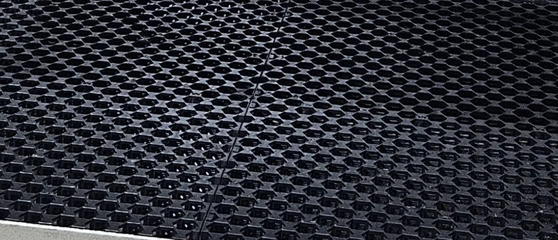 Drain grid for used filters: close-up of the actual product