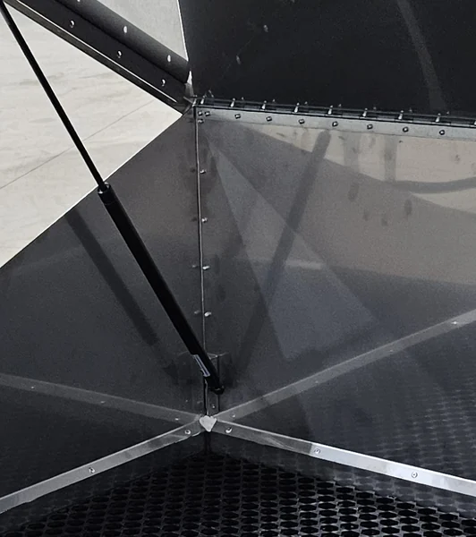 Hinged lid with gas struts: close-up of the actual product