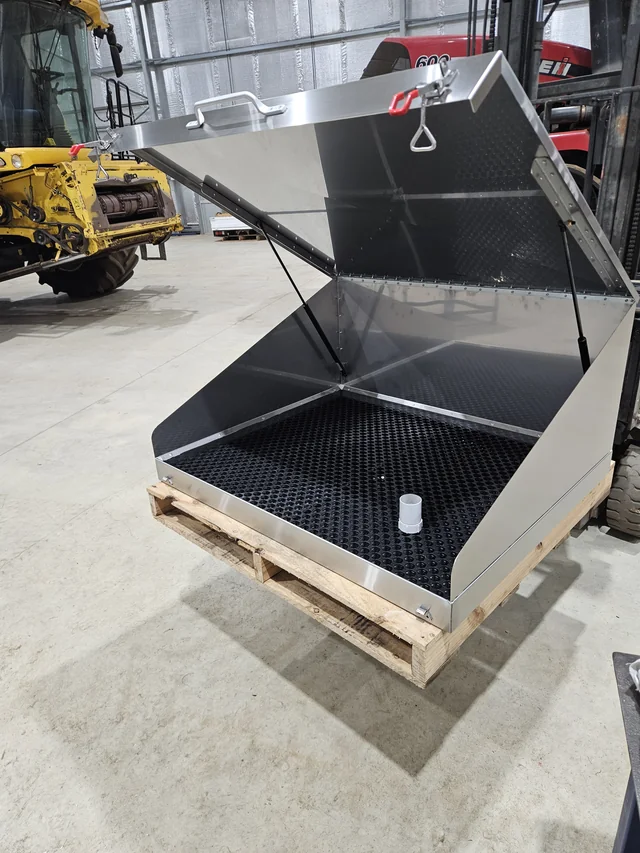 Original workshop photograph of the actual funnel with open lid, grid and gas struts